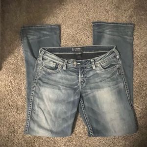 Women’s Size 31/33 Silver Tuesday Low Boot Cut Jeans